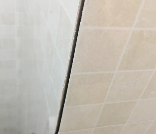 镇江瓷砖空鼓维修公司分享阳台瓷砖脱落的修复过程可以分为以下几个步骤